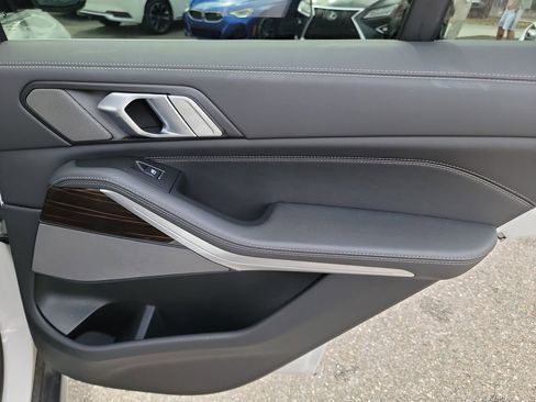 Certified 2025 BMW X5 xDrive50e w/ Premium Package image 14