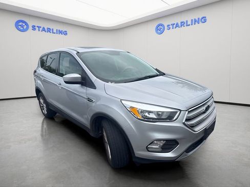 Used 2019 Ford Escape SE FWD image 2