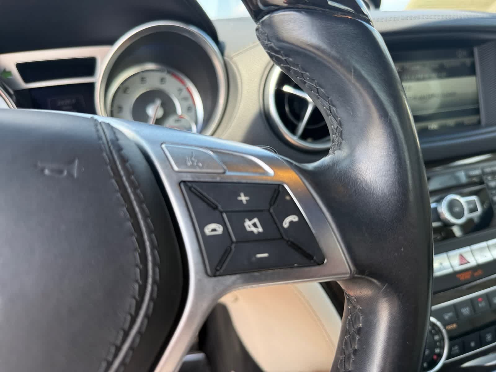 Used 2015 Mercedes-Benz SL 550 image 23