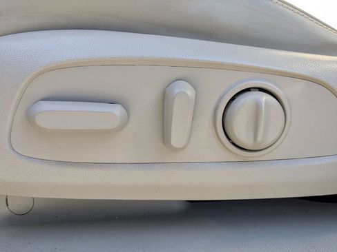 Used 2020 Buick Enclave Essence image 22