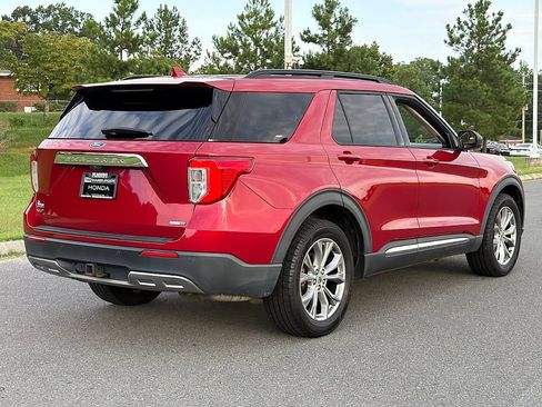 Used 2020 Ford Explorer XLT w/ Equipment Group 202A AWD/4WD image 4