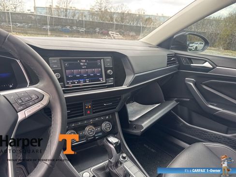 Used 2024 Volkswagen Jetta SE w/ Panoramic Sunroof Package image 16