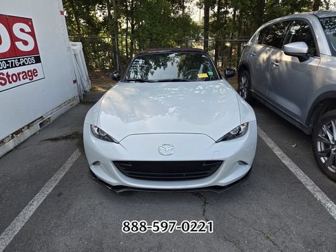Used 2018 MAZDA MX-5 Miata Club RWD image 9