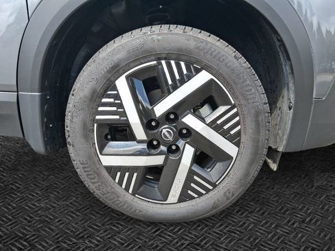 Used 2025 Nissan Kicks SV w/ Charging Package FWD image 11