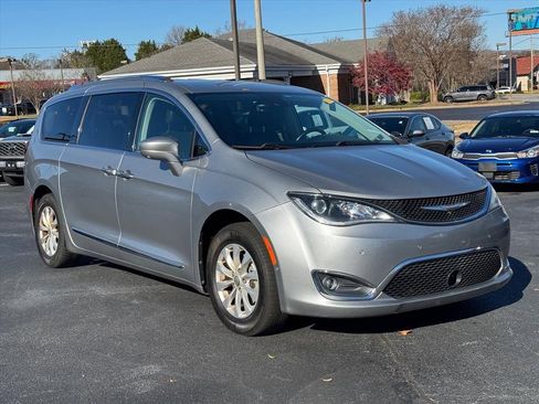 Used 2018 Chrysler Pacifica Touring-L Plus w/ Advanced Safetytec Group image 1