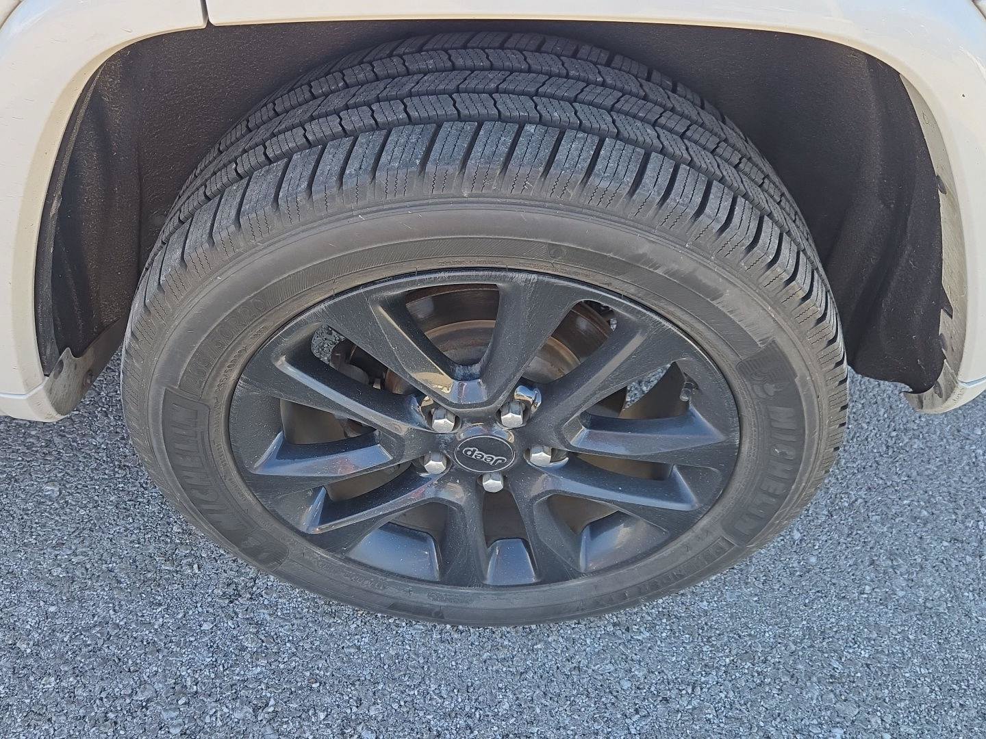 Used 2020 Jeep Grand Cherokee Altitude AWD/4WD image 11