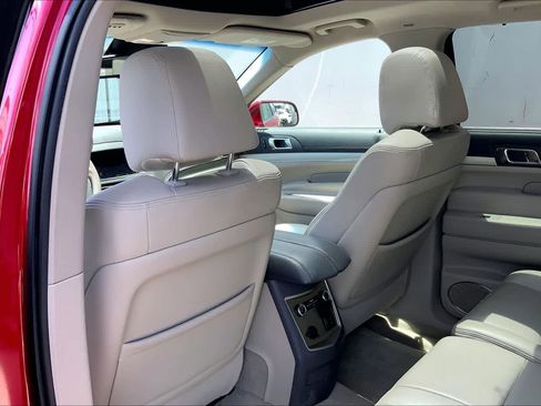 Used 2010 Lincoln MKT 2WD image 12
