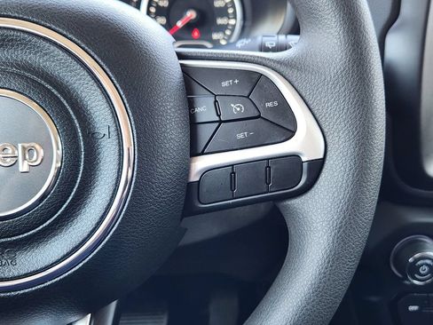 Used 2023 Jeep Renegade Latitude AWD/4WD image 18