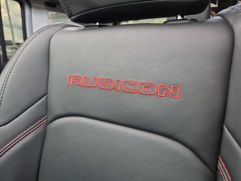 Used 2024 Jeep Wrangler Unlimited Rubicon AWD/4WD image 36
