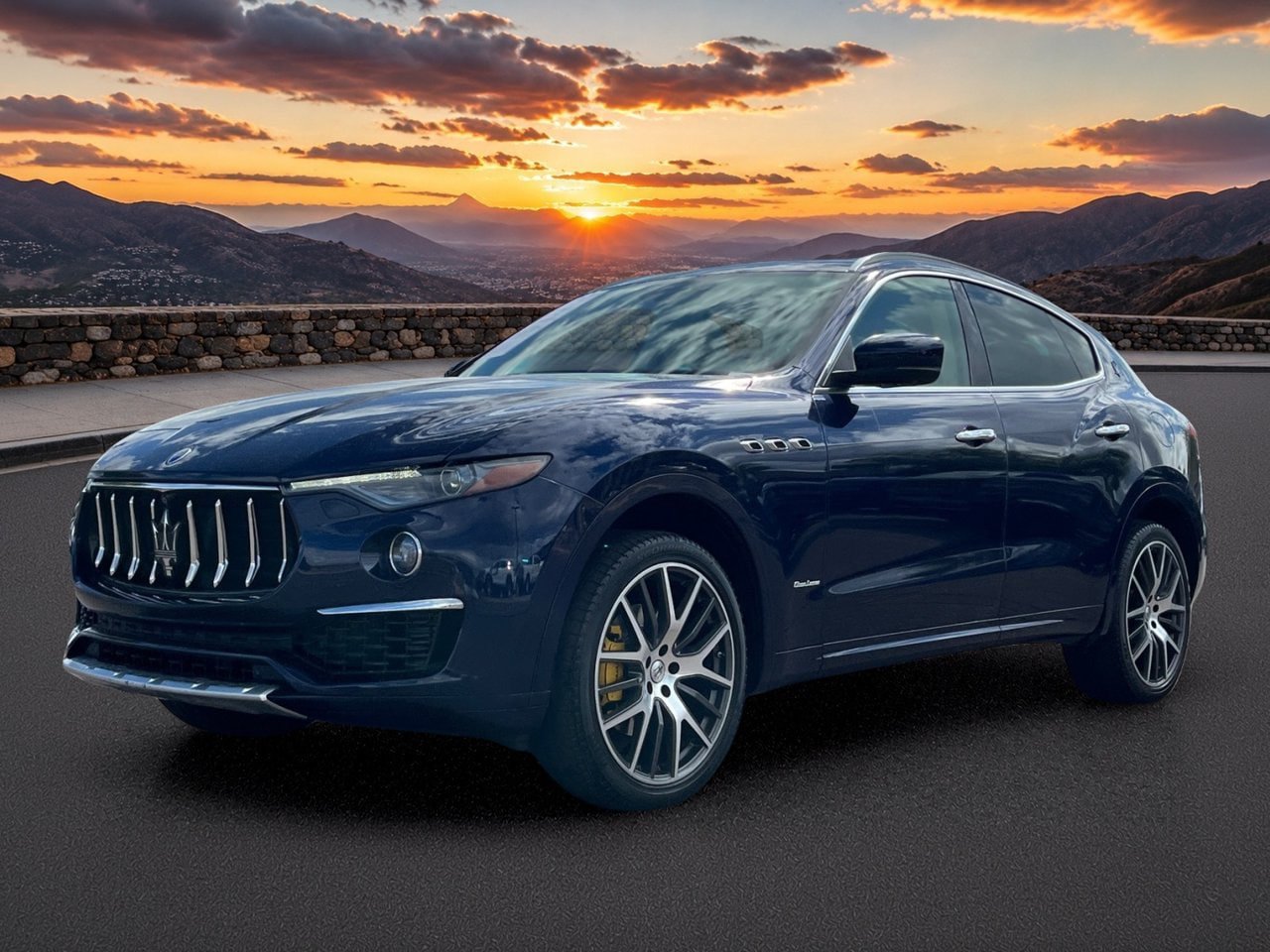 Used 2019 Maserati Levante GranLusso AWD/4WD image 2