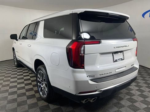 Used 2025 GMC Yukon XL Denali w/ Denali Reserve Package AWD/4WD image 3