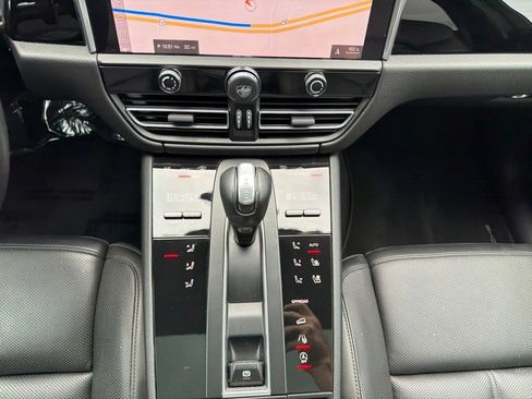 Used 2023 Porsche Macan Turbo AWD/4WD image 30