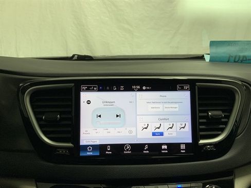 Used 2024 Chrysler Pacifica Touring-L FWD image 25