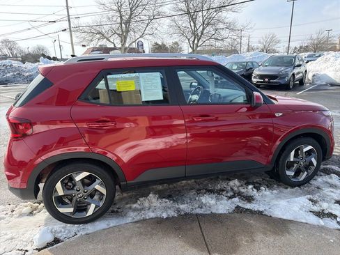 Used 2022 Hyundai Venue SEL w/ Cargo Package image 4