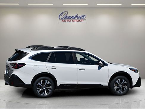 Used 2022 Subaru Outback Limited AWD/4WD image 3