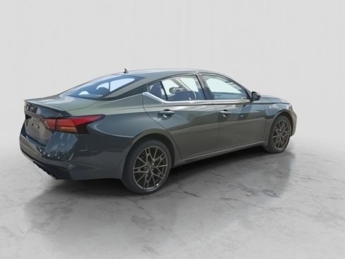 New 2025 Nissan Altima 2.5 SR image 3