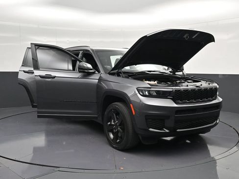 Used 2023 Jeep Grand Cherokee L Laredo RWD image 29