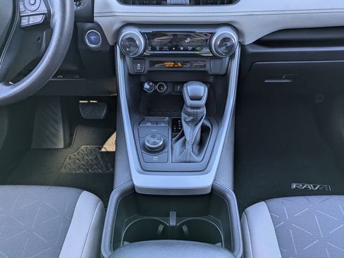 Used 2022 Toyota RAV4 XLE image 20