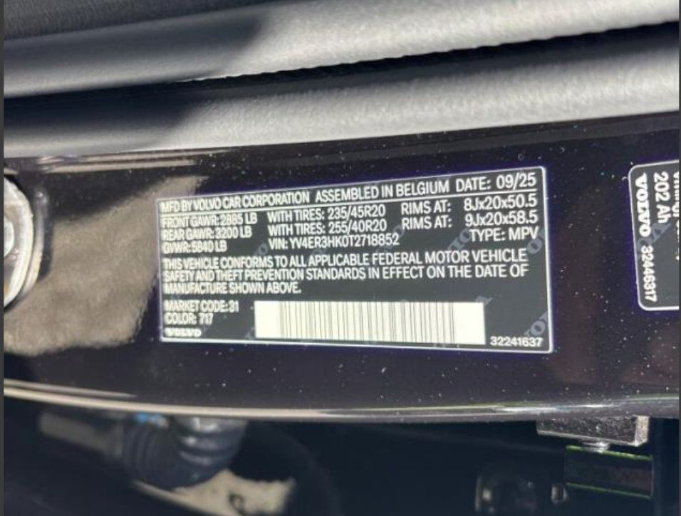 Used 2026 Volvo EX40 Plus AWD/4WD image 2