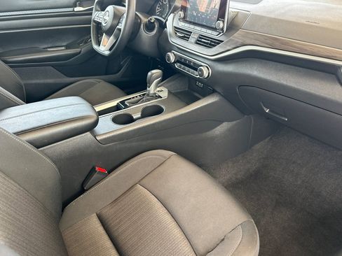 Used 2025 Nissan Altima 2.5 SV FWD image 15