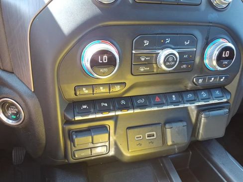 Used 2020 GMC Sierra 1500 Denali w/ Denali Ultimate Package AWD/4WD image 28
