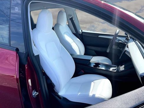 Used 2024 Tesla Model Y Long Range AWD/4WD image 26