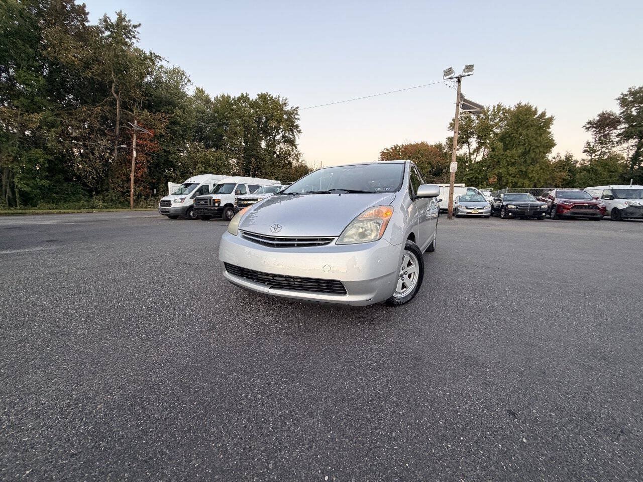 Used 2007 Toyota Prius w/ Pkg 2 FWD image 2