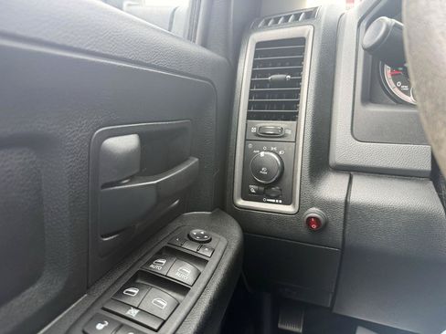Used 2018 RAM 1500 Express AWD/4WD image 20