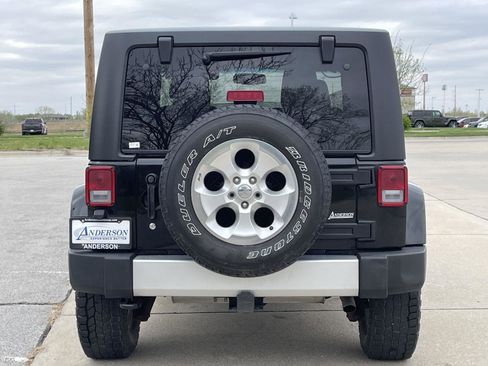 Used 2015 Jeep Wrangler Sahara AWD/4WD image 8