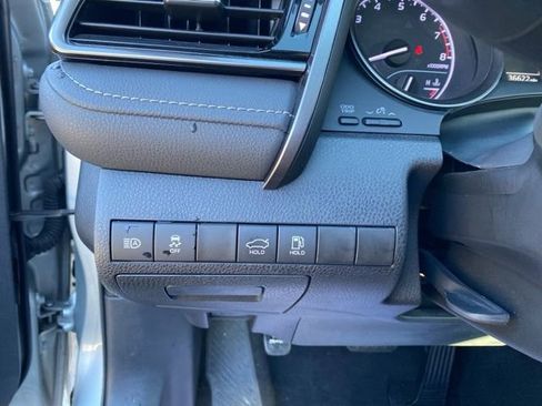 Used 2022 Toyota Camry SE image 19