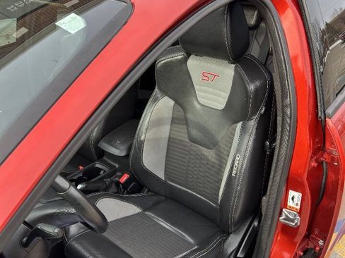 Used 2018 Ford Focus ST w/ Equipment Group 401A image 33