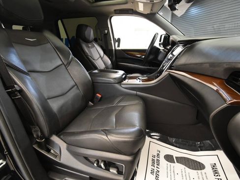 Used 2020 Cadillac Escalade Premium Luxury image 17