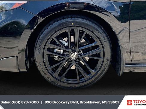 Used 2025 Toyota Camry SE w/ Convenience Package FWD image 7