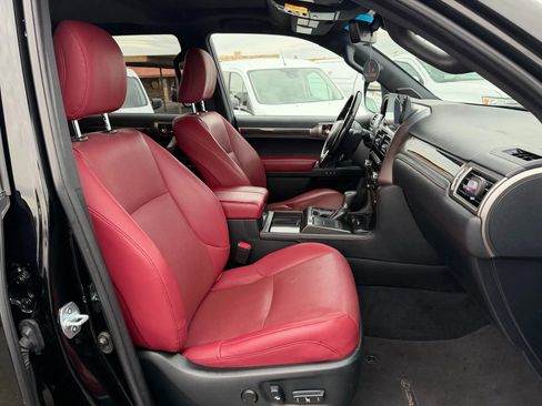 Used 2022 Lexus GX 460 Premium w/ Accessory Package image 13