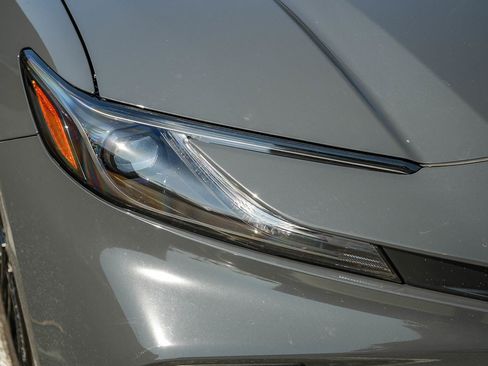 Used 2025 Toyota Camry SE FWD image 8