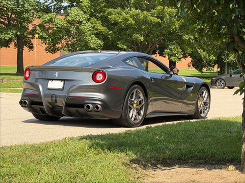 Used 2015 Ferrari F12 Berlinetta RWD image 8