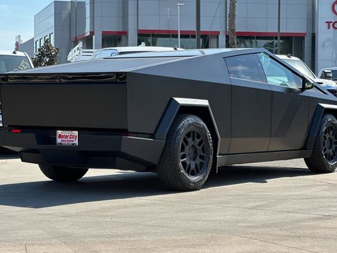 Used 2024 Tesla Cybertruck AWD Crew Cab image 4