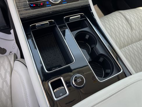 Certified 2024 Lincoln Aviator Black Label w/ Class IV Trailer Tow Package AWD/4WD image 18