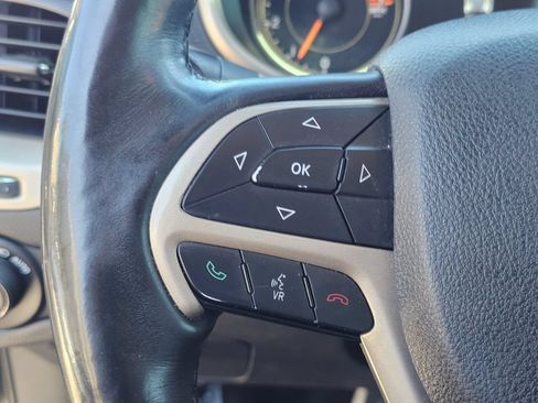 Used 2017 Jeep Cherokee Limited AWD/4WD image 32