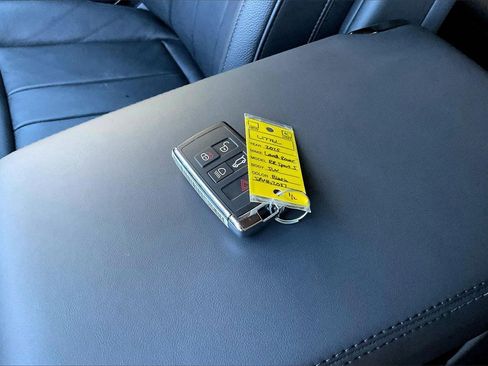 Used 2025 Land Rover Range Rover Sport image 34