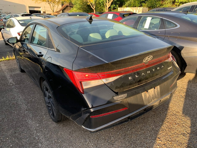 Used 2025 Hyundai Elantra Limited FWD image 2