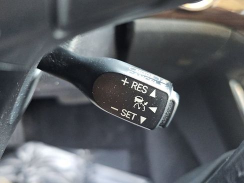Used 2014 Toyota Avalon Limited w/ Technology Package FWD image 13