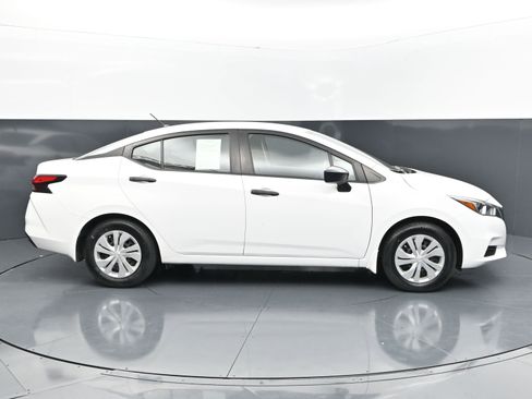 Used 2021 Nissan Versa S image 6