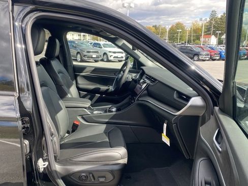 New 2025 Jeep Grand Cherokee L Limited image 30