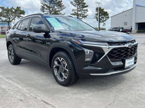 Certified 2024 Chevrolet Trax LT w/ Driver Confidence Package image 6