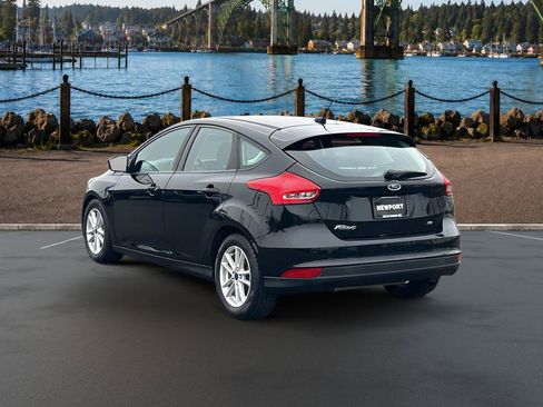 Used 2017 Ford Focus SE FWD image 6