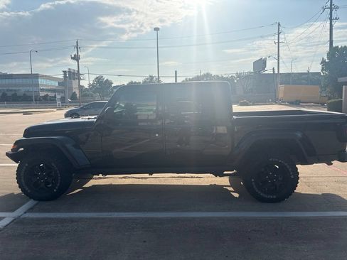 Used 2021 Jeep Gladiator Sport AWD/4WD image 15