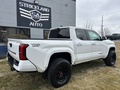 Used 2024 Toyota Tacoma TRD Sport AWD/4WD image 7