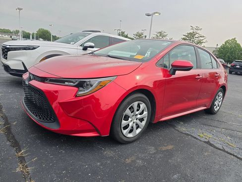 Certified 2021 Toyota Corolla LE FWD image 3