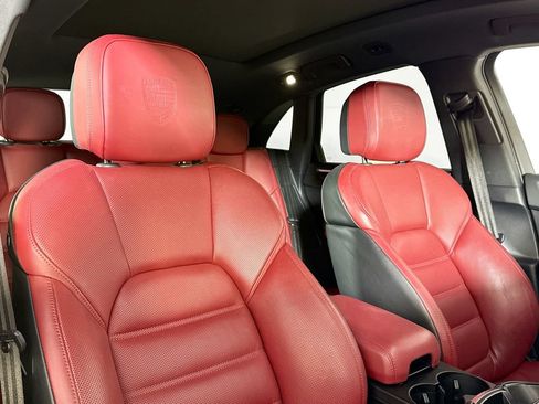 Certified 2023 Porsche Macan AWD/4WD image 18